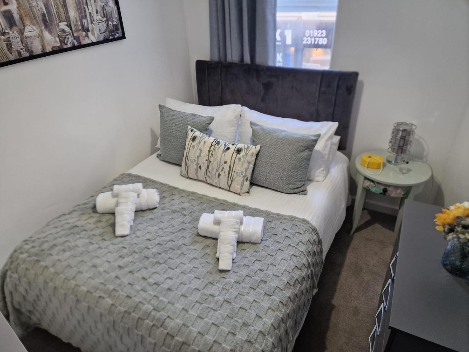 12 B Market Street Watford  Dış mekan fotoğraf