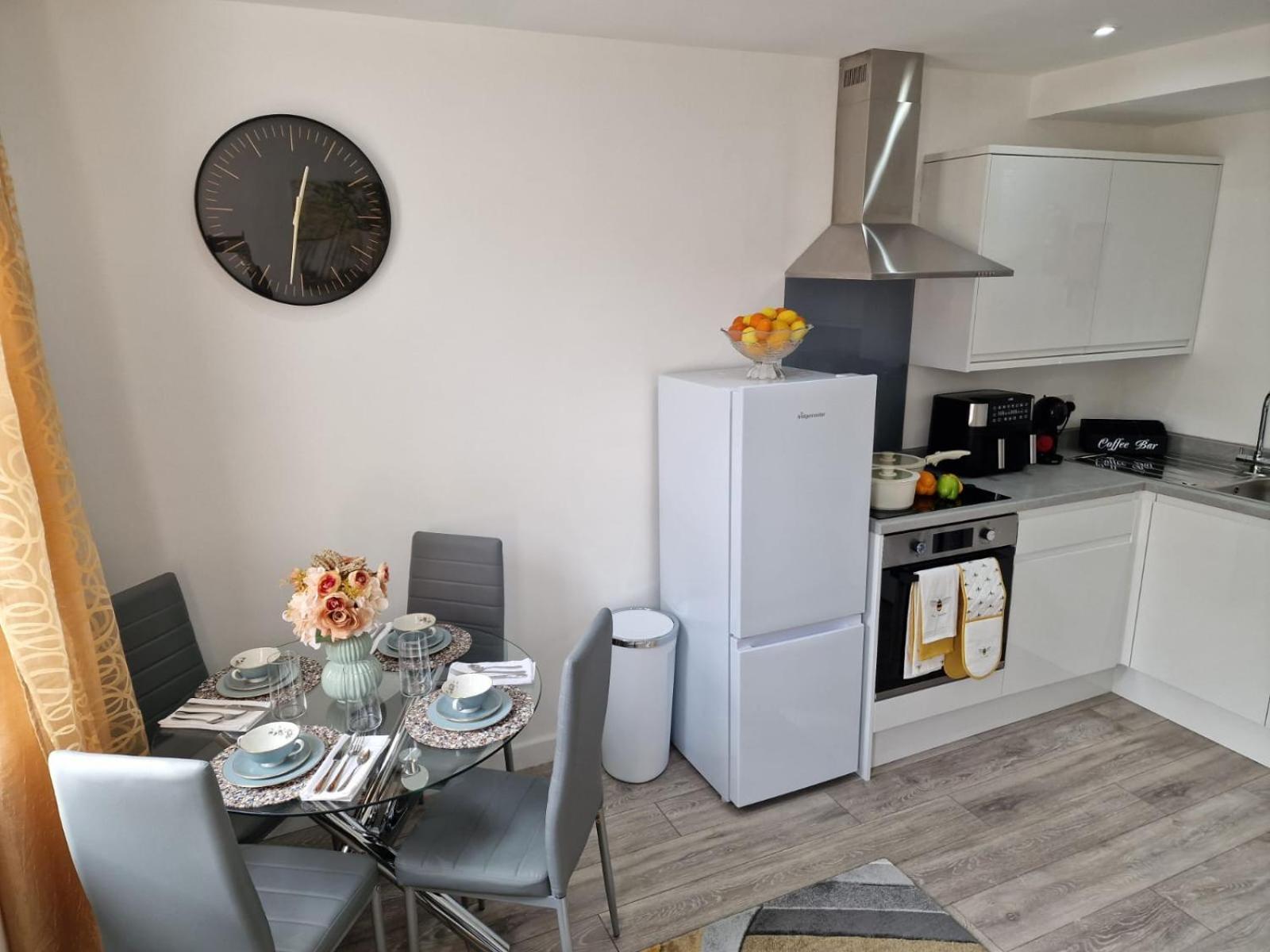 12 B Market Street Watford  Dış mekan fotoğraf